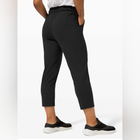 Lululemon Keep Moving Crop 23". Size 6. Black. With pockets. Stretchy - Picture 2 of 9